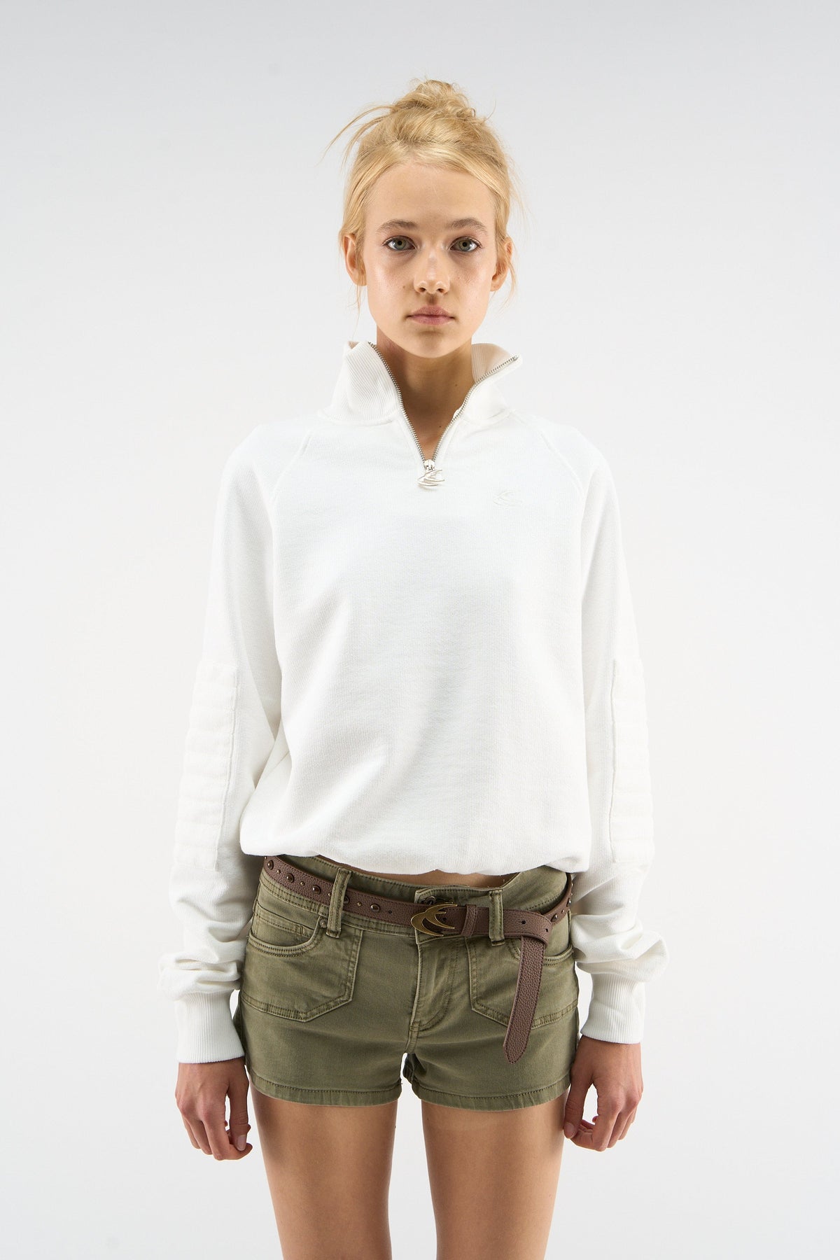 Bow Quarter Ecru Zip